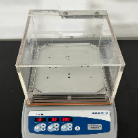 VWR Incubating Microplate Shaker image 2